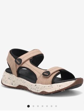 Taos Footwear Women's natural color Sport Sandal, excellent condition